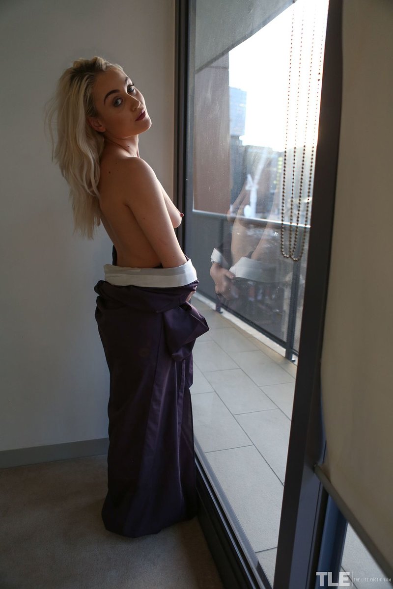 Злата, 21